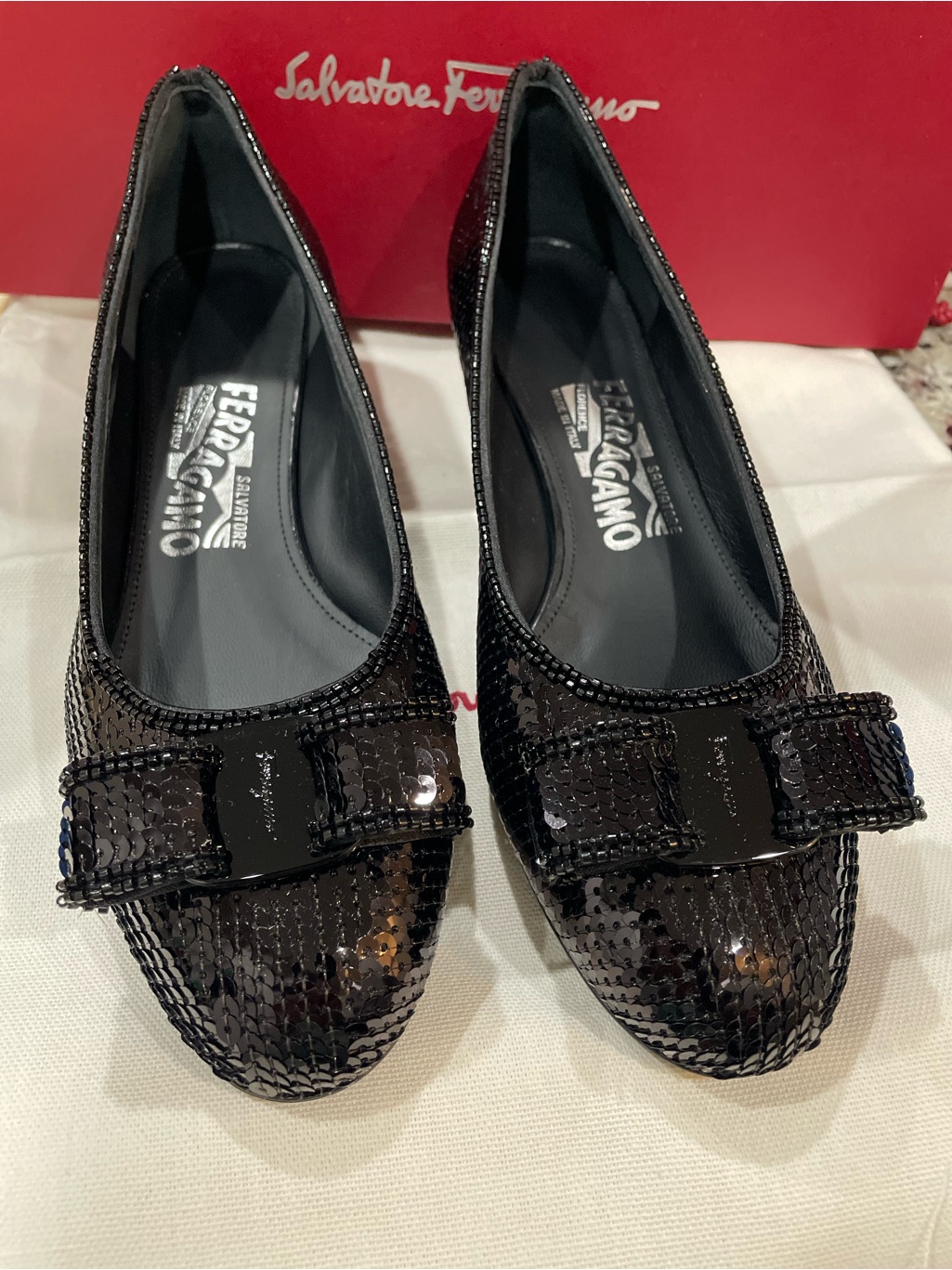 Ferragamo Vara Bow Ballet Flats Black Patent Embossed Size 6.5 Made In Italy